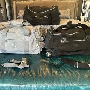 Kipling Men's Black and Light Gray Duffel Bags